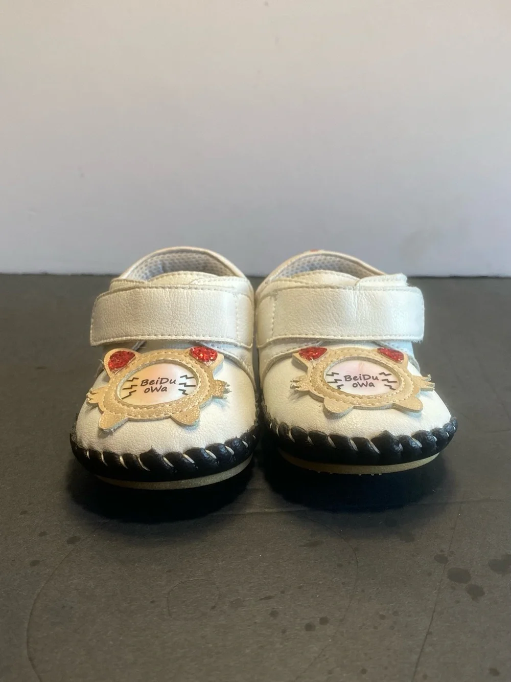 White Baby Walker Shoes with Cat Appliqué
